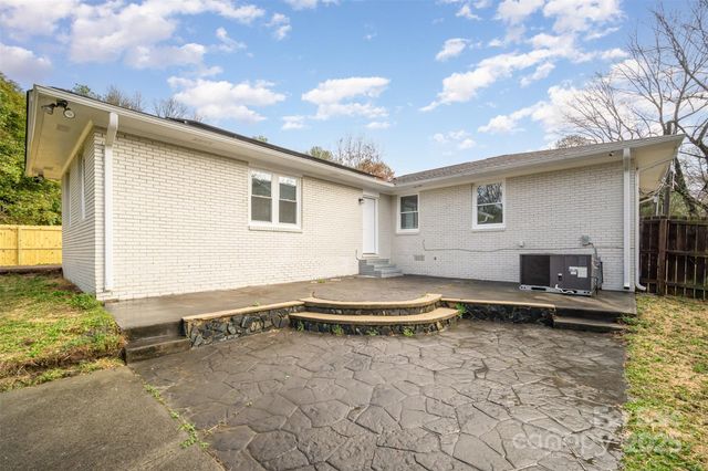 8624 Sharonbrook Drive, Charlotte, NC 28210