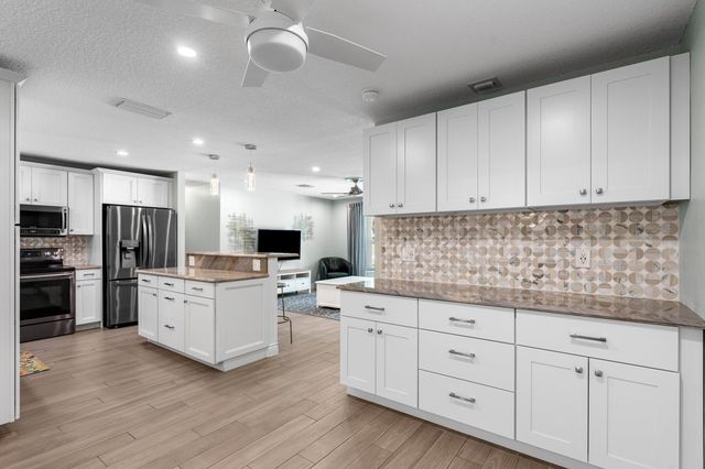 2890 SE 1st Court, Boynton Beach, FL 33435