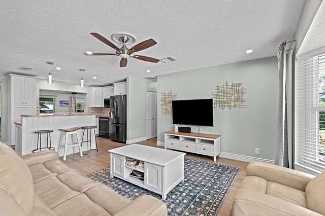 2890 SE 1st Court, Boynton Beach, FL 33435