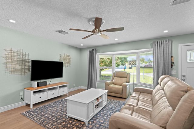 2890 SE 1st Court, Boynton Beach, FL 33435