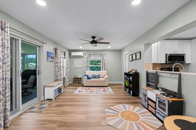 2890 SE 1st Court, Boynton Beach, FL 33435