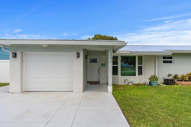 2890 SE 1st Court, Boynton Beach, FL 33435