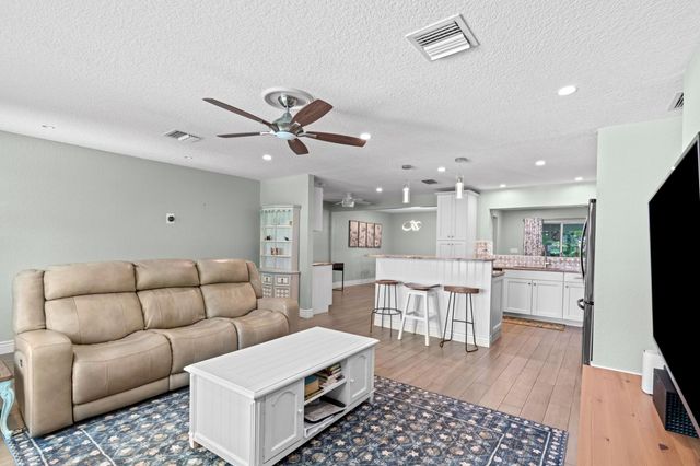 2890 SE 1st Court, Boynton Beach, FL 33435
