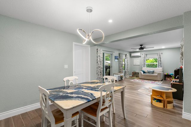 2890 SE 1st Court, Boynton Beach, FL 33435