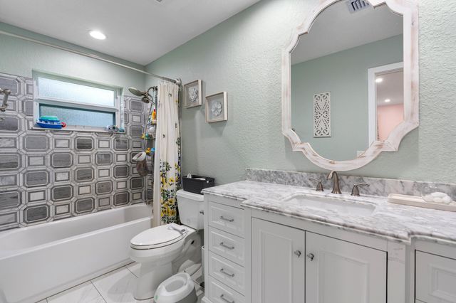 2890 SE 1st Court, Boynton Beach, FL 33435