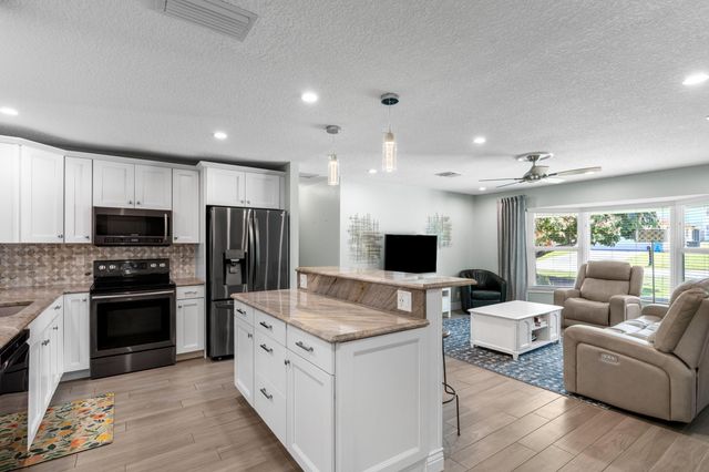 2890 SE 1st Court, Boynton Beach, FL 33435