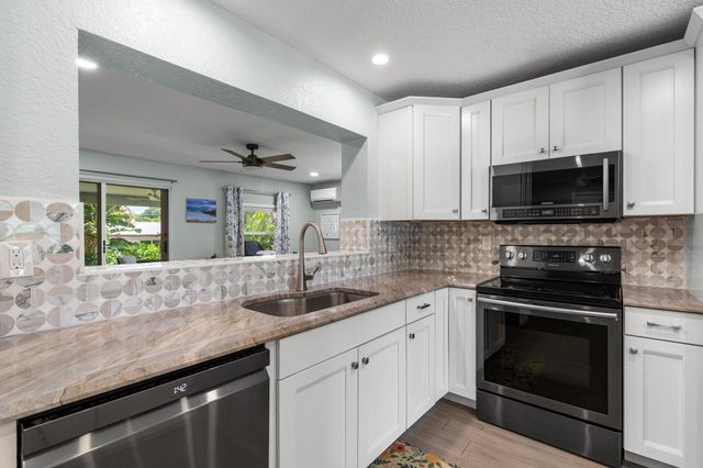 2890 SE 1st Court, Boynton Beach, FL 33435