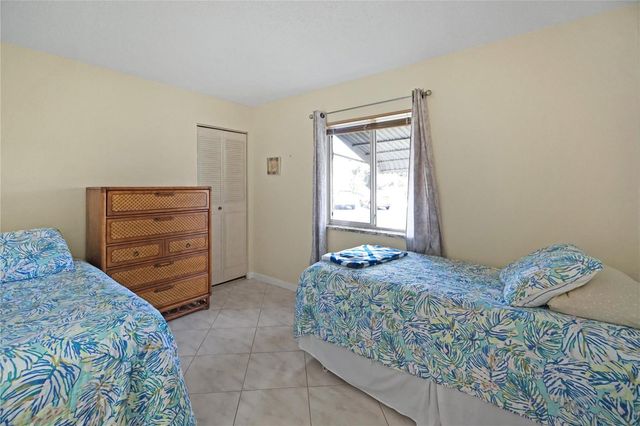 444 Pine Glen Lane D-1, Greenacres, FL 33463