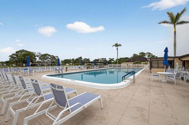 444 Pine Glen Lane D-1, Greenacres, FL 33463