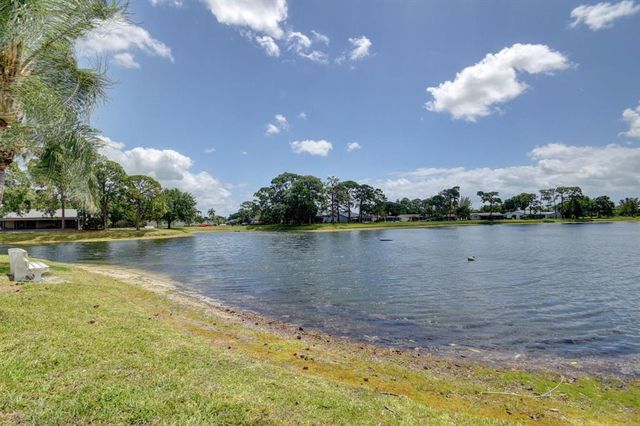 444 Pine Glen Lane D-1, Greenacres, FL 33463