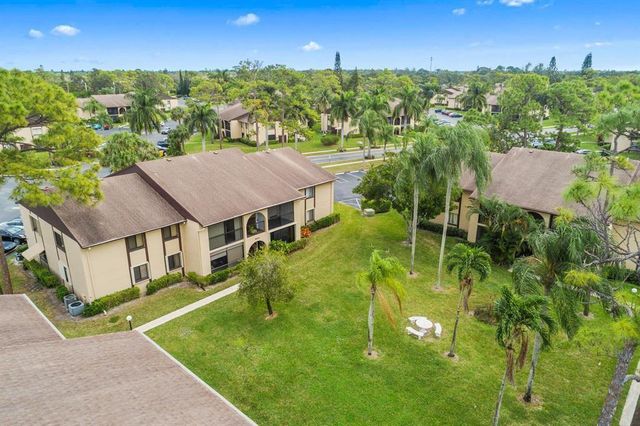 444 Pine Glen Lane D-1, Greenacres, FL 33463