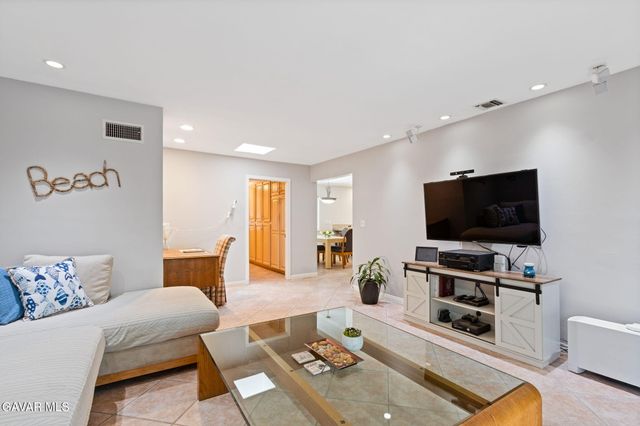 18200 Vintage Street, Northridge, CA 91325