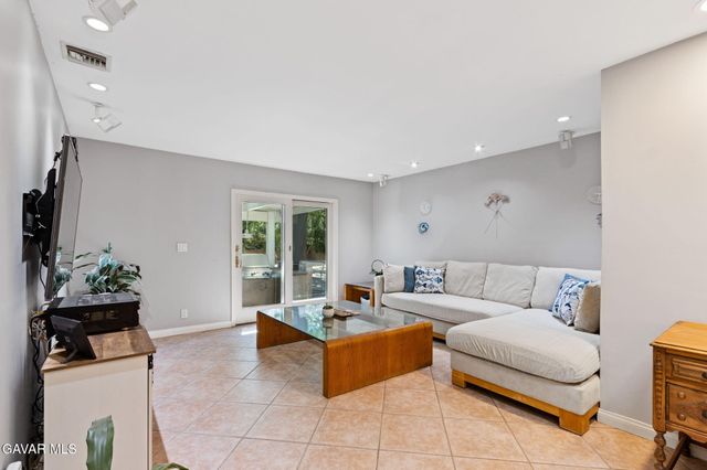 18200 Vintage Street, Northridge, CA 91325
