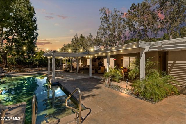 18200 Vintage Street, Northridge, CA 91325