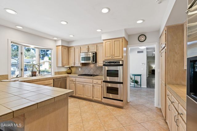 18200 Vintage Street, Northridge, CA 91325