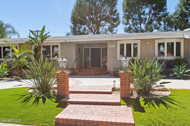 18200 Vintage Street, Northridge, CA 91325