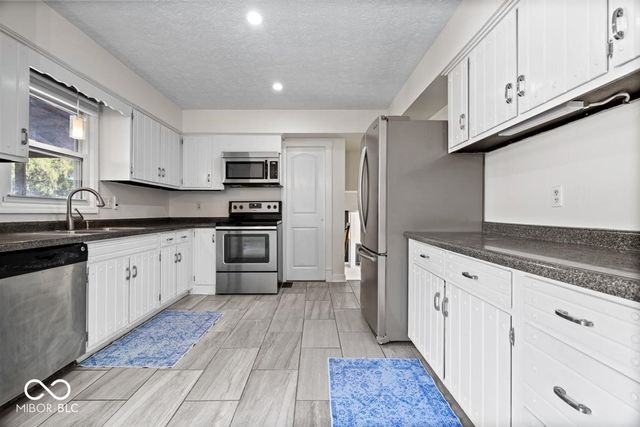 1352 Westwind Drive, Avon, IN 46123