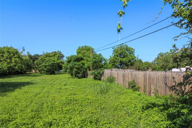 633 Uhland RD, San Marcos, TX 78666