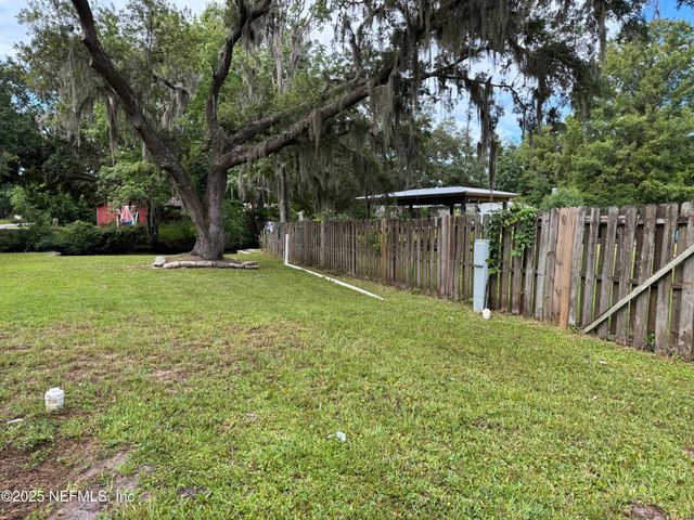 109 RETREAT Lane, Palatka, FL 32177