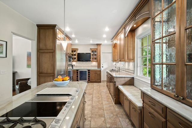 244 Lincoln Drive, Glencoe, IL 60022