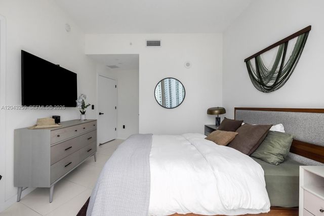 851 NE 1st Ave 3403, Miami, FL 33132