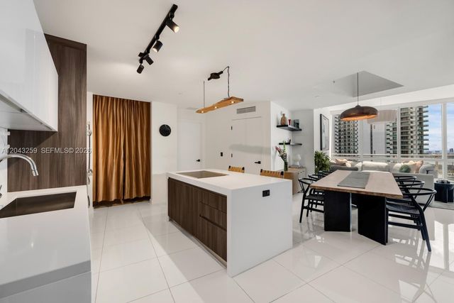 851 NE 1st Ave 3403, Miami, FL 33132