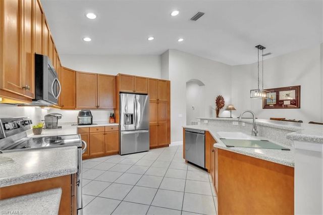 9276 Aviano DR 202, Fort Myers, FL 33913