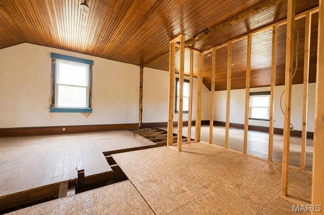 407 S Mulberry Street, Highland, IL 62249
