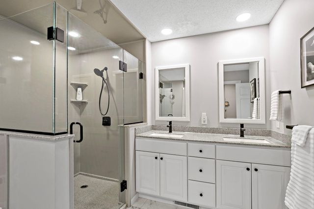 337 Willoughby Way W, Minnetonka, MN 55305