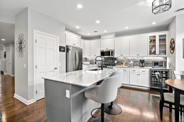 337 Willoughby Way W, Minnetonka, MN 55305