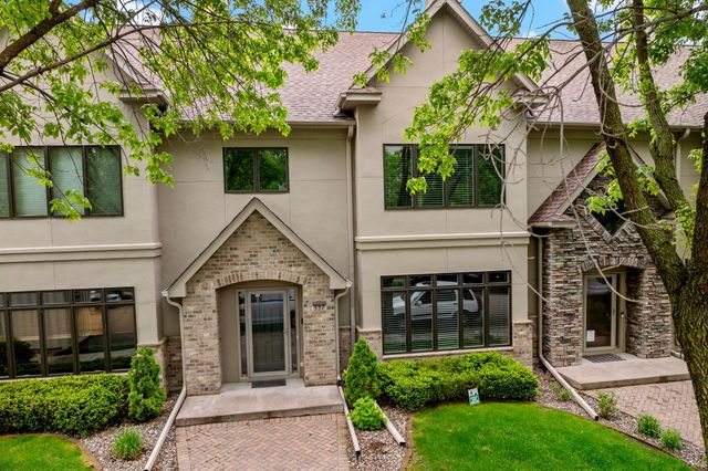 337 Willoughby Way W, Minnetonka, MN 55305