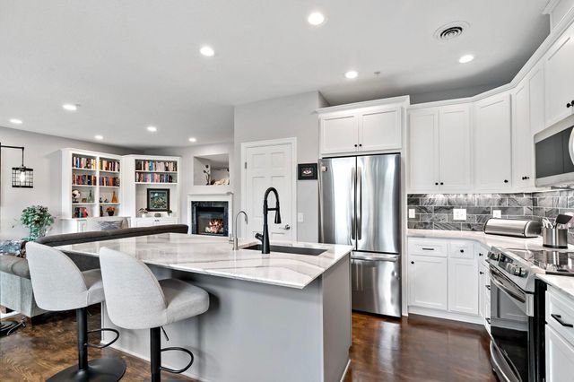 337 Willoughby Way W, Minnetonka, MN 55305
