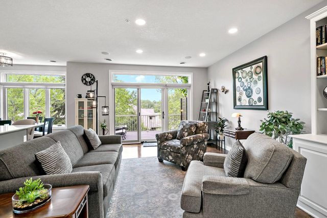 337 Willoughby Way W, Minnetonka, MN 55305
