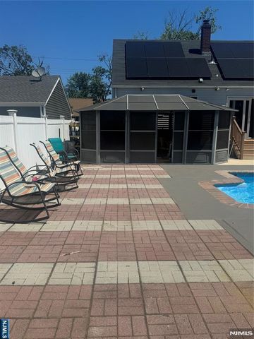 9 Wallace Lane, Woodland Park, NJ 07424