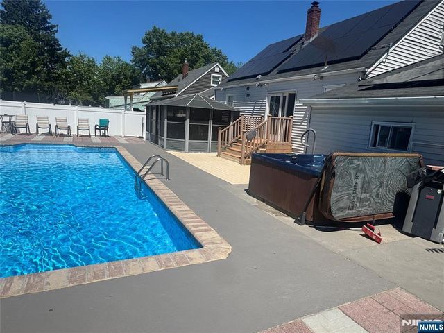 9 Wallace Lane, Woodland Park, NJ 07424