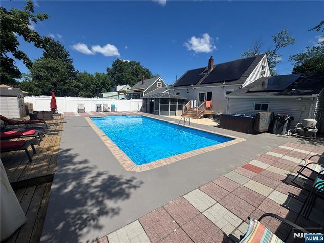 9 Wallace Lane, Woodland Park, NJ 07424