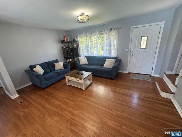 9 Wallace Lane, Woodland Park, NJ 07424