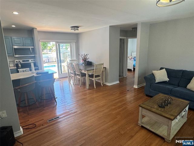 9 Wallace Lane, Woodland Park, NJ 07424
