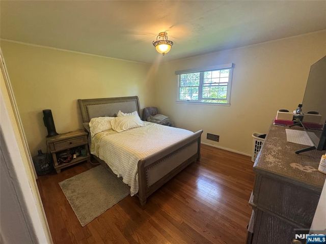 9 Wallace Lane, Woodland Park, NJ 07424