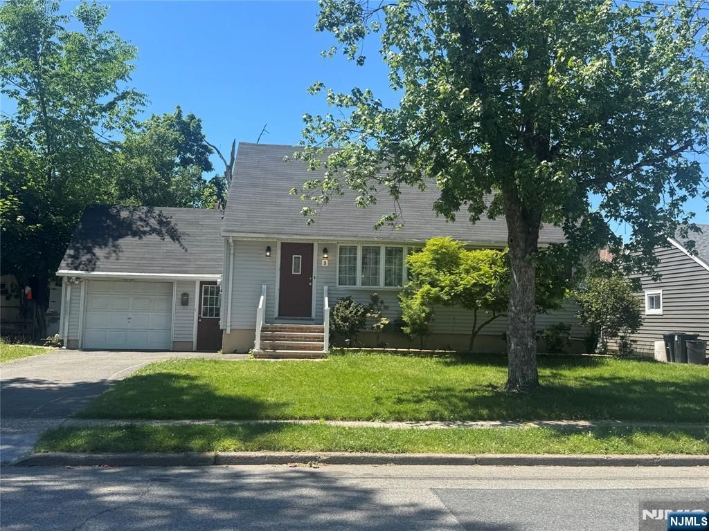 9 Wallace Lane, Woodland Park, NJ 07424
