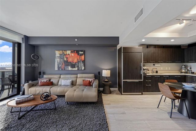 45 SW 9th St 3405, Miami, FL 33130