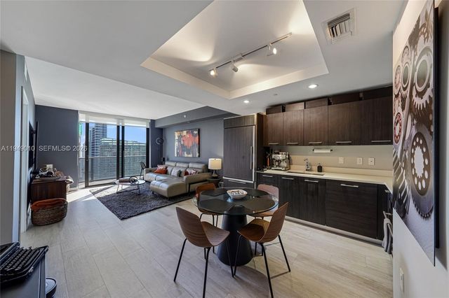 45 SW 9th St 3405, Miami, FL 33130