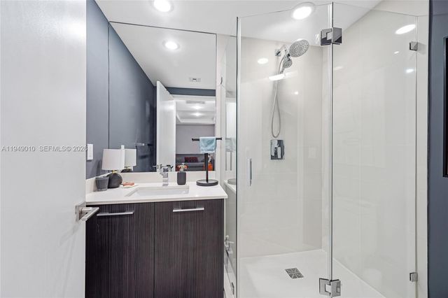 45 SW 9th St 3405, Miami, FL 33130