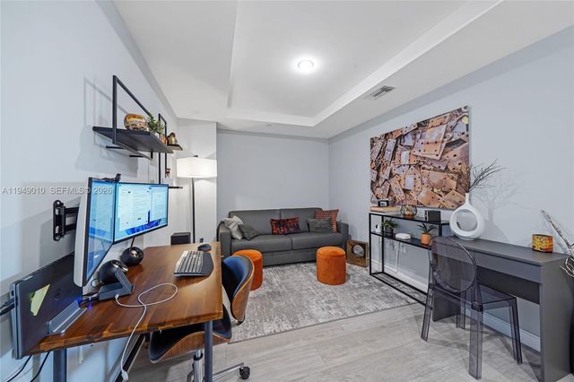 45 SW 9th St 3405, Miami, FL 33130