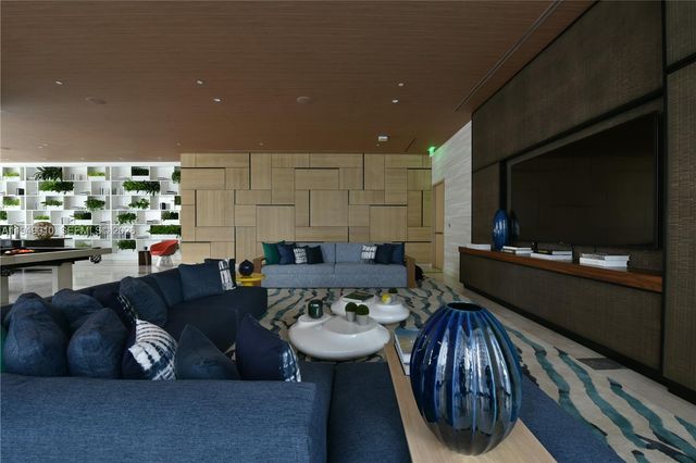 45 SW 9th St 3405, Miami, FL 33130