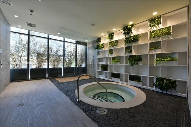 45 SW 9th St 3405, Miami, FL 33130