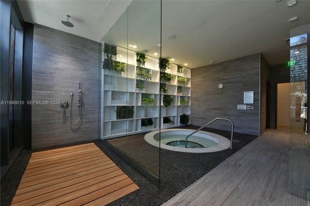 45 SW 9th St 3405, Miami, FL 33130