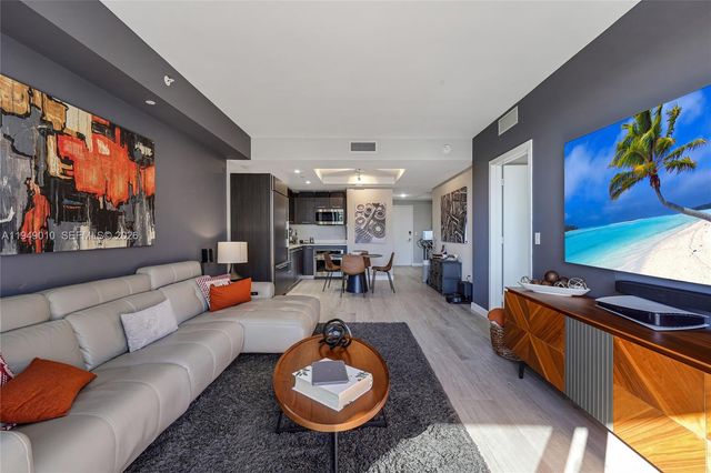 45 SW 9th St 3405, Miami, FL 33130