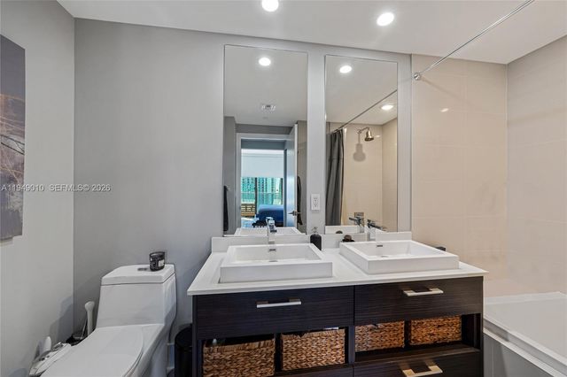 45 SW 9th St 3405, Miami, FL 33130