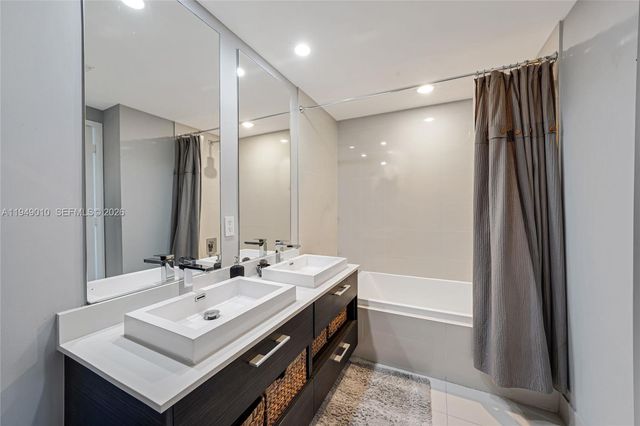 45 SW 9th St 3405, Miami, FL 33130